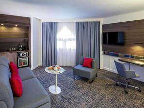 Suite, 1 Double Bed with Sofa bed | Premium bedding, minibar, in-room safe, desk - Novotel Toulouse Centre Compans Caffarelli (Toulouse)