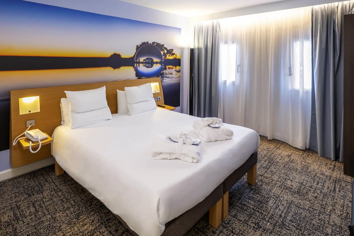 Superior-Zimmer, 1 Doppelbett | Hochwertige Bettwaren, Minibar, Zimmersafe, Schreibtisch