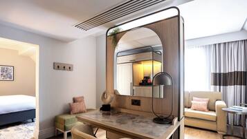 جناح (Newly Refurbished Suite) | ملاءات للفراش لا تسبب الحساسية وخزنة داخل الغرفة ومكتب