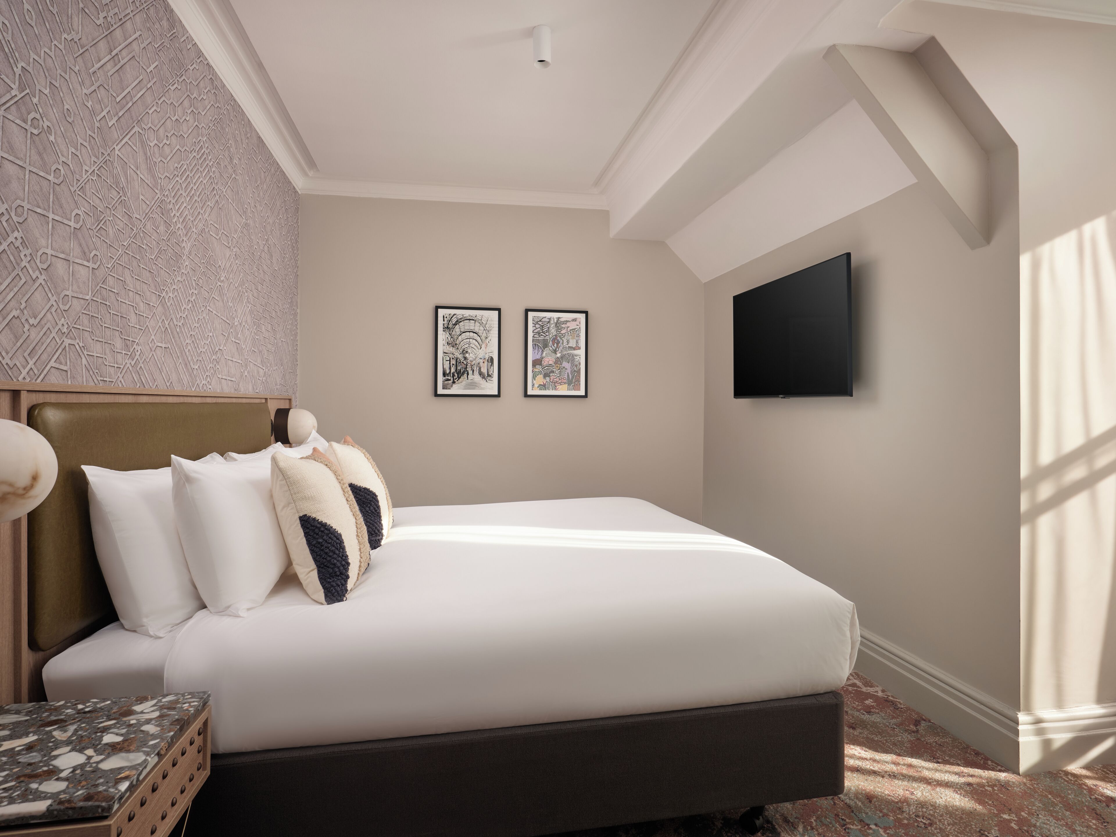 Family Double Room | Hypo-allergenic bedding, in-room safe, desk, laptop workspace