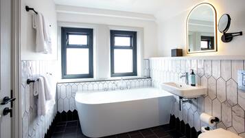 Suite (Newly Refurbished Suite) | Bathroom | Free toiletries, hair dryer, towels
