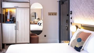 Habitación doble Deluxe | Ropa de cama hipoalergénica y caja de seguridad en la habitación