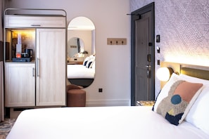 Deluxe Double Room | 1 bedroom, hypo-allergenic bedding, in-room safe, desk