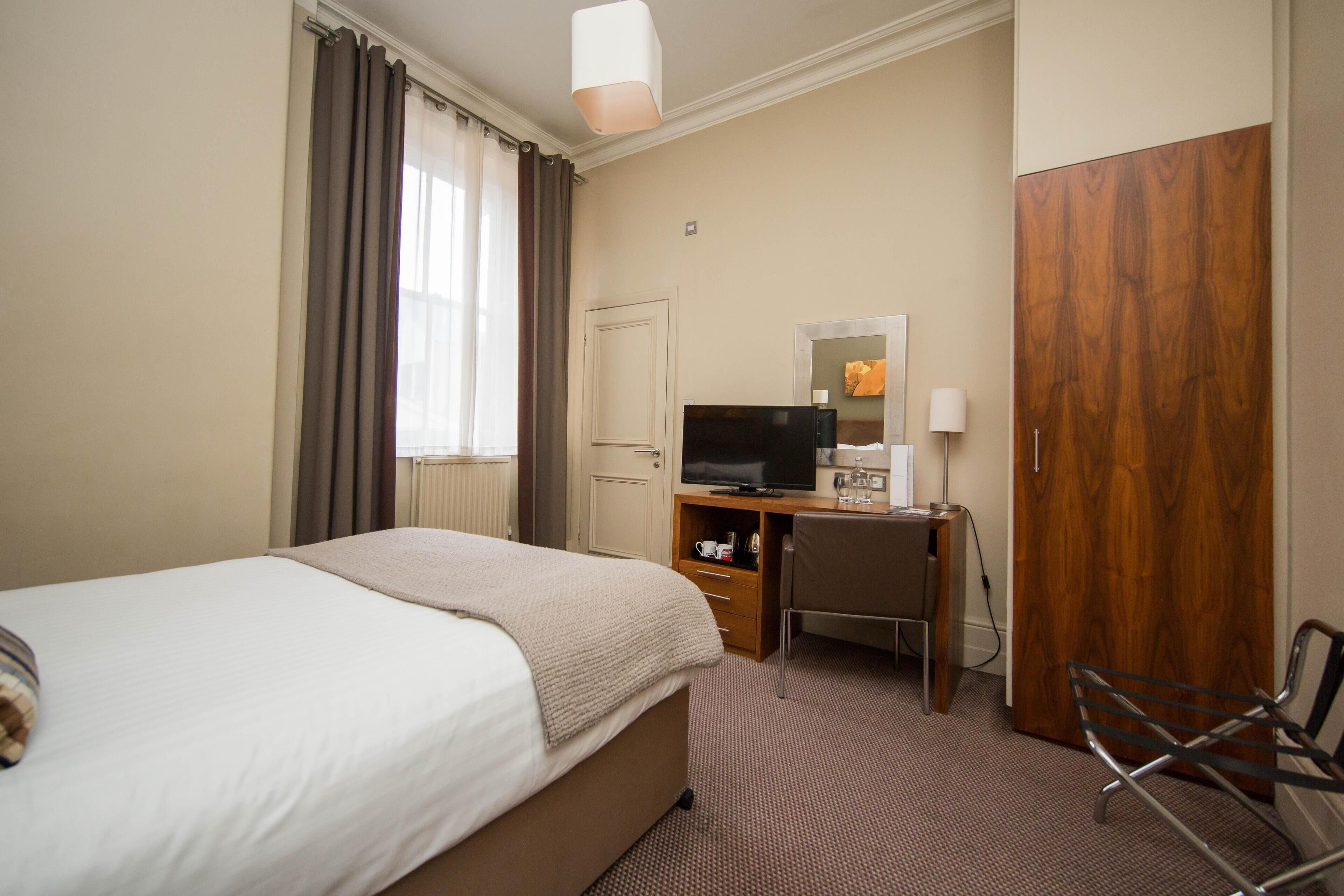 Hypo-allergenic bedding, in-room safe, desk, laptop workspace