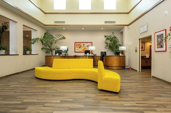 Hotel entrance and lobby at Palm Mountain Resort and Spa