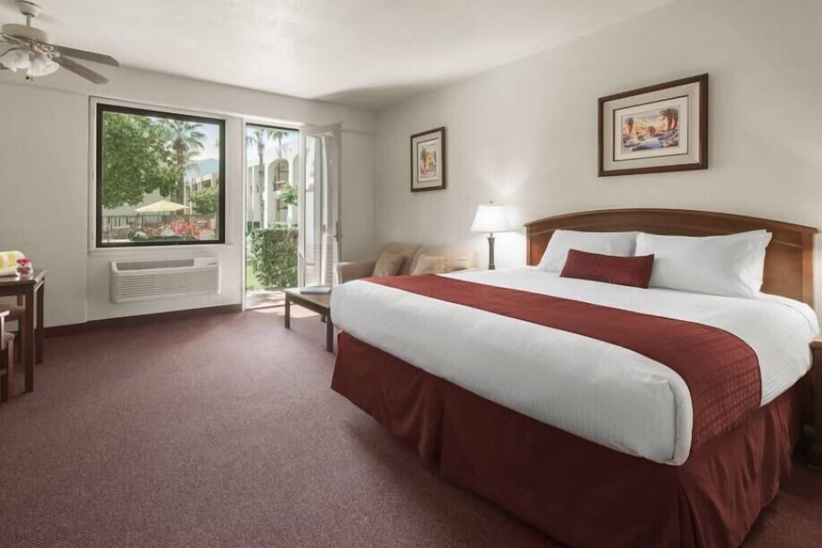 Premium bedding, in-room safe, iron/ironing board, cribs (free)