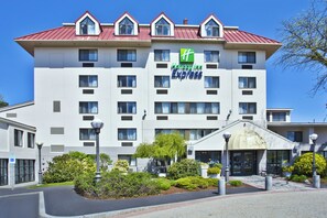 Exterior - Holiday Inn Express Boston - Waltham by IHG (Waltham)