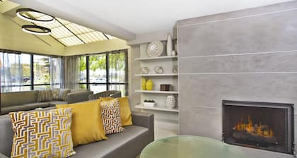 Holiday Inn Express Boston - Waltham by IHG