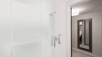 Standard Room, 1 King Bed | Bathroom | Eco-friendly toiletries, hair dryer, towels