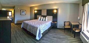 Escritorio, tabla de planchar con plancha, wifi gratis y ropa de cama 