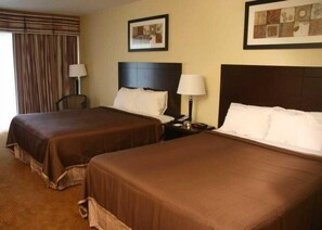 Decoración personalizada, muebles diferentes, escritorio y wifi gratis 