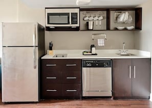 Standardzimmer, 2 Queen-Betten, Nichtraucher | Schreibtisch, Verdunkelungsvorhänge, Bügeleisen/Bügelbrett