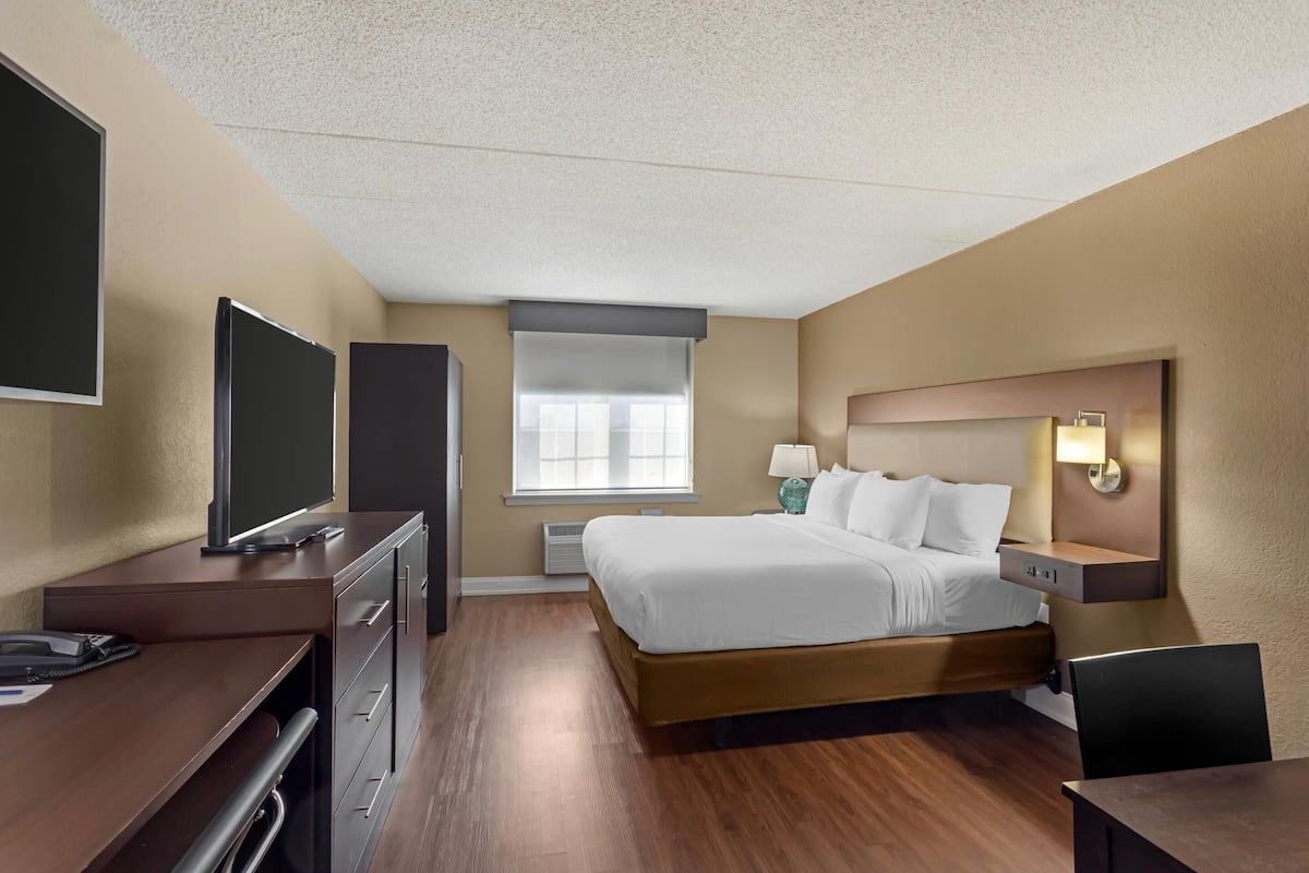 1 King Bed with Sofa bed, Accessible, Non Smoking | Desk, blackout drapes, iron/ironing board, free cribs/infant beds