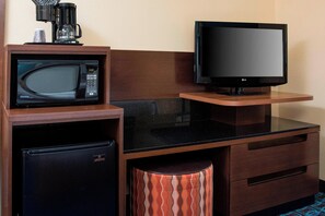 Phòng Suite Executive, 1 giường cỡ king và sofa giường | Bộ đồ giường cao cấp, bàn, khu vực làm việc phù hợp cho laptop 