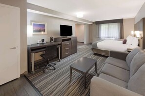 Suite, 1 King Bed, Non Smoking, Jetted Tub | Premium bedding, desk, iron/ironing board, rollaway beds - Best Western Riverside Inn (Danville)