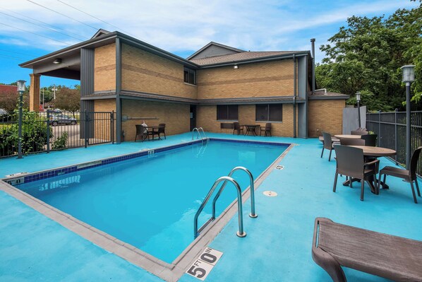 Seasonal outdoor pool, sun loungers