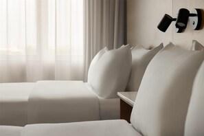 Premium bedding, memory-foam beds, in-room safe, desk - Le Saint Edouard (Québec City)