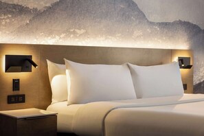 Executive Room, 1 King Bed, Non Smoking (Shower Only;Larger Room) | Premium bedding, memory foam beds, in-room safe, desk