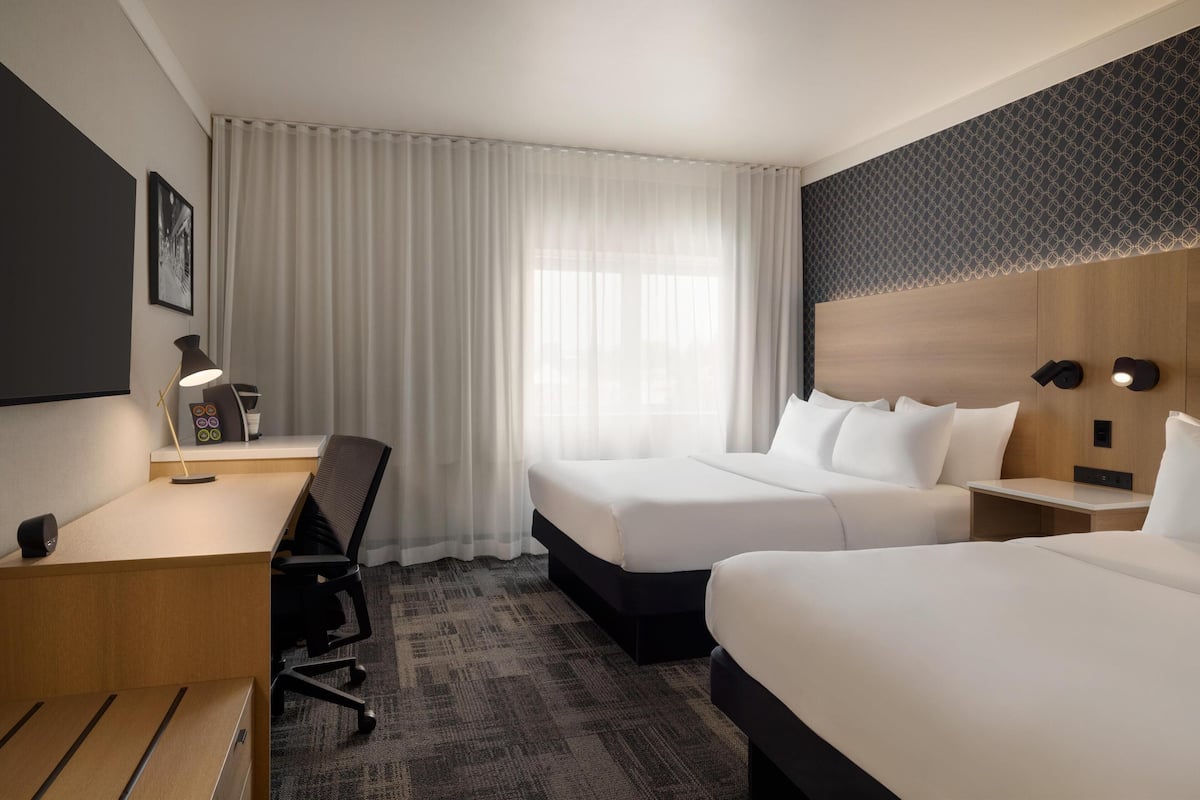 Business Room, 2 Queen Beds, Non Smoking
