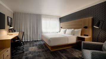Business Room, 1 King Bed, Non Smoking | Premium bedding, memory foam beds, in-room safe, desk