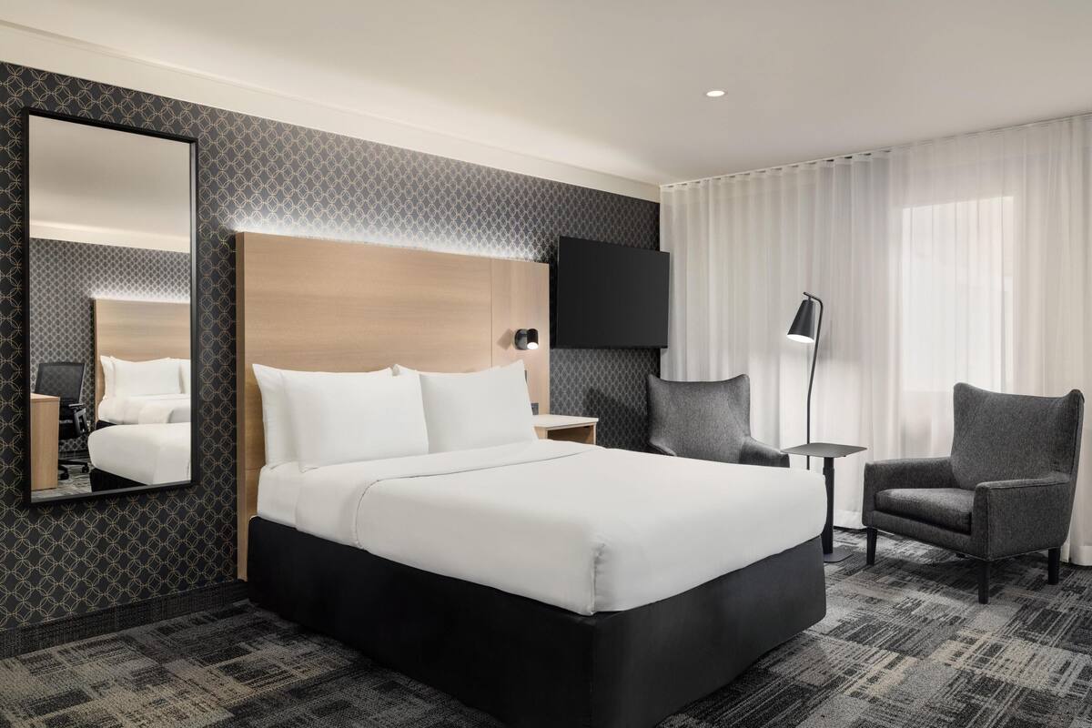 Standard Room, 2 Queen Beds, Atrium view