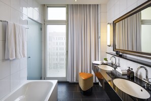 Opera Deluxe | Bathroom | Eco-friendly toiletries, hair dryer, slippers, towels - Opera Hotel Zurich (Zürich)
