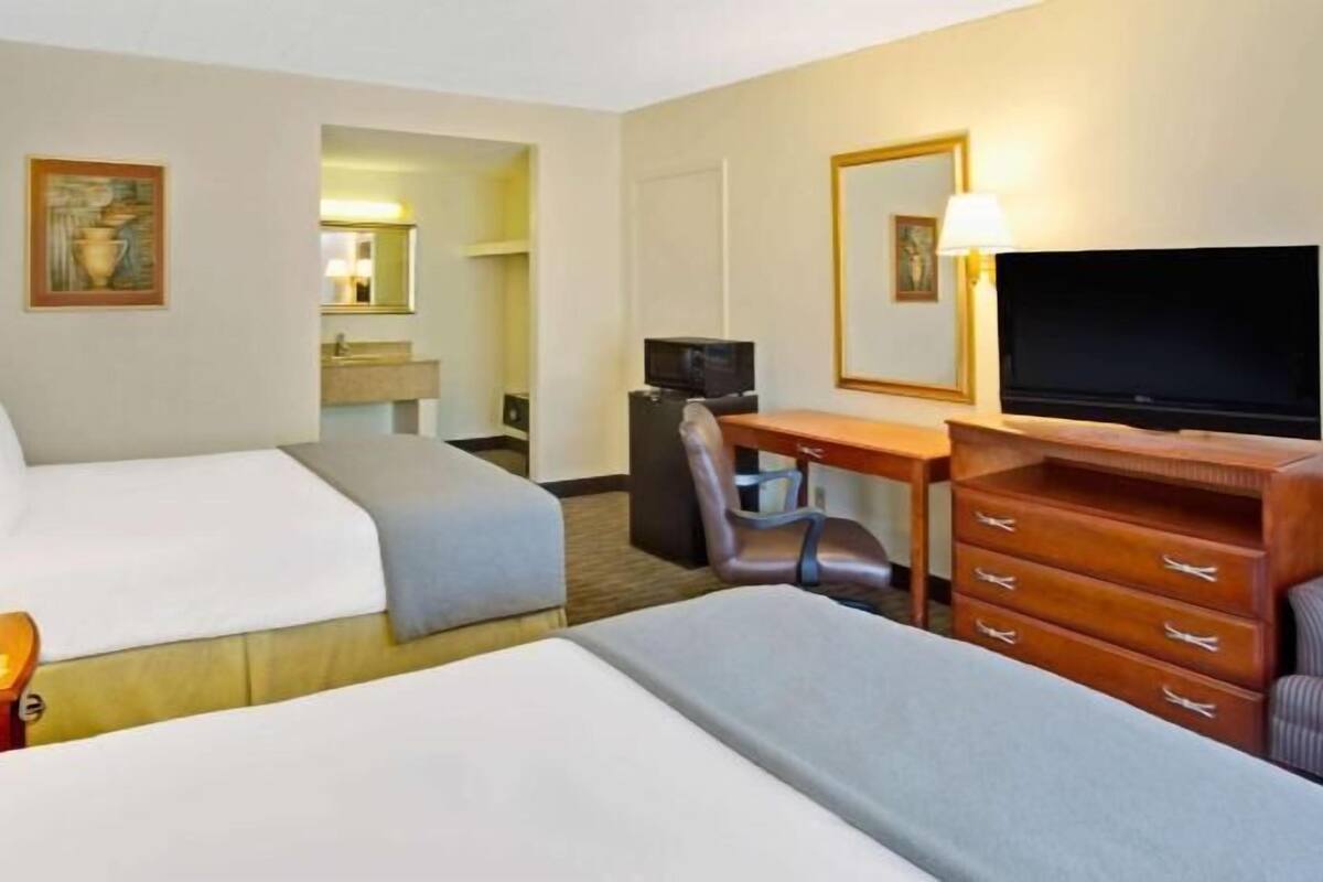 Desk, blackout drapes, iron/ironing board, free WiFi