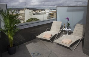 Premium bedding, down comforters, pillowtop beds, minibar - Hotel América Sevilla (Seville)