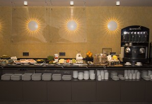 Buffet breakfast on weekdays (EUR 16.00 per person)