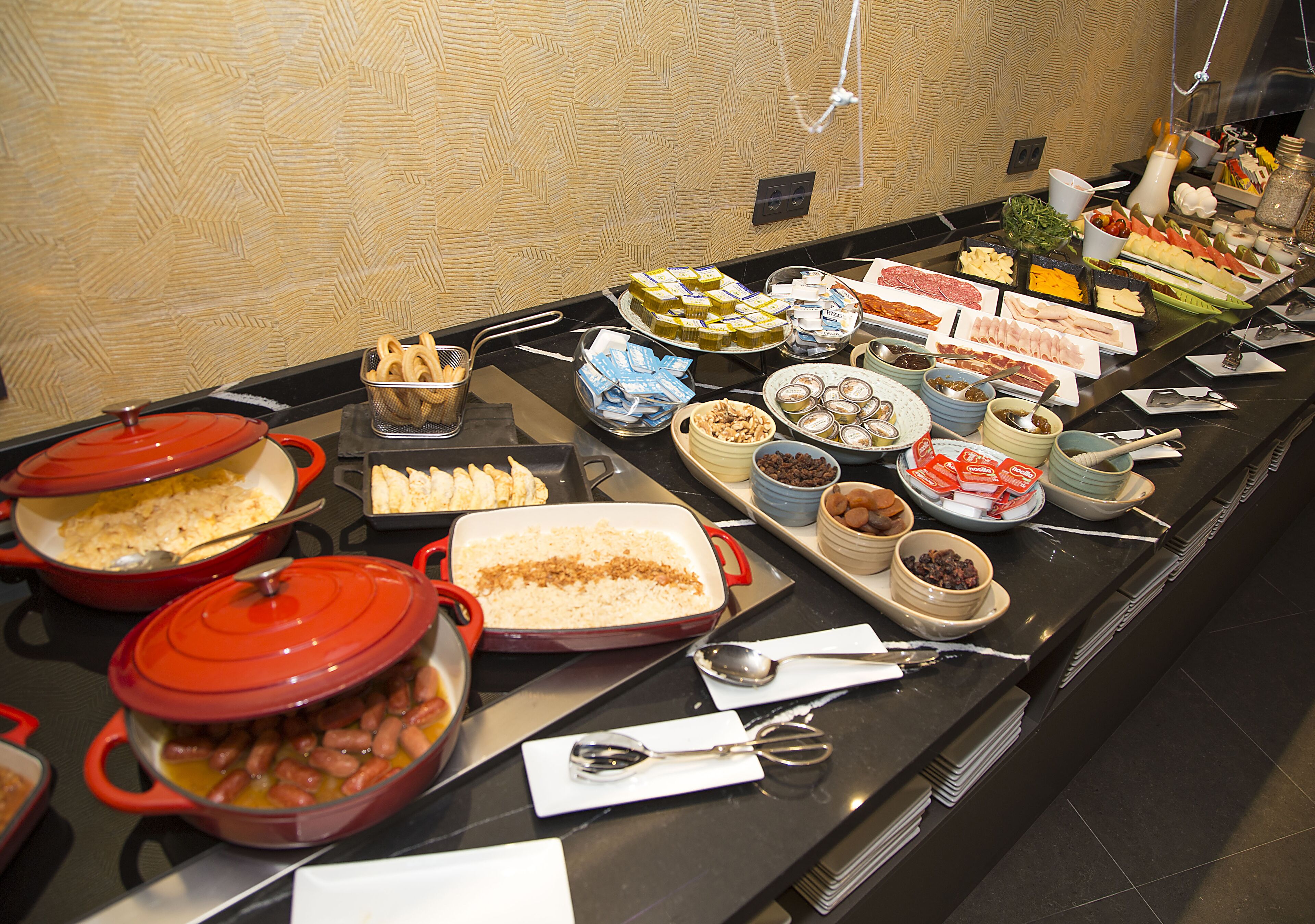 Frühstücksbuffet unter der Woche (16.00 EUR pro Person)