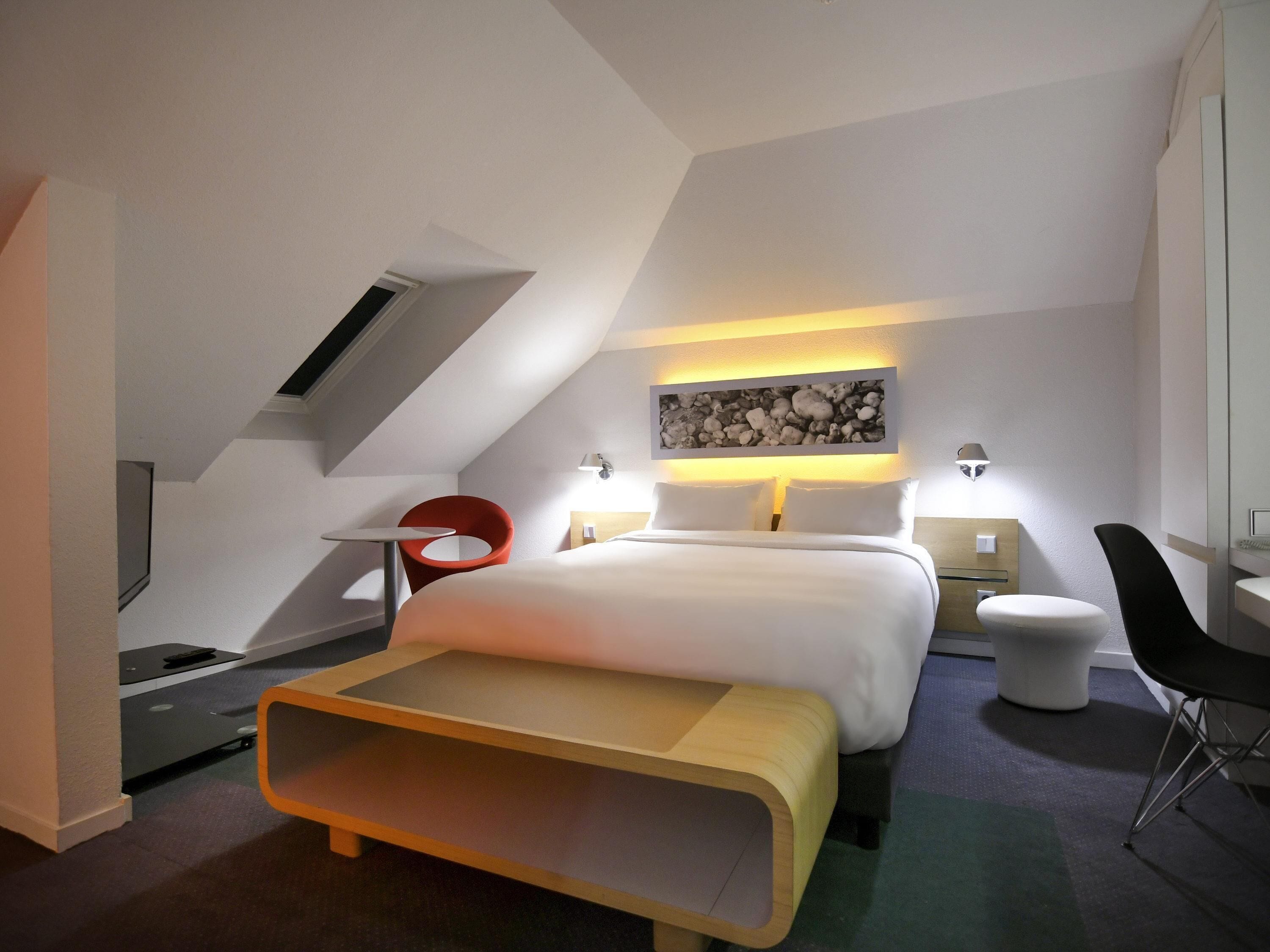 Kolmen hengen huone, useita sänkyjä (1 double and 1 single beds) | Ylelliset vuodevaatteet, pillowtop-patjalliset sängyt