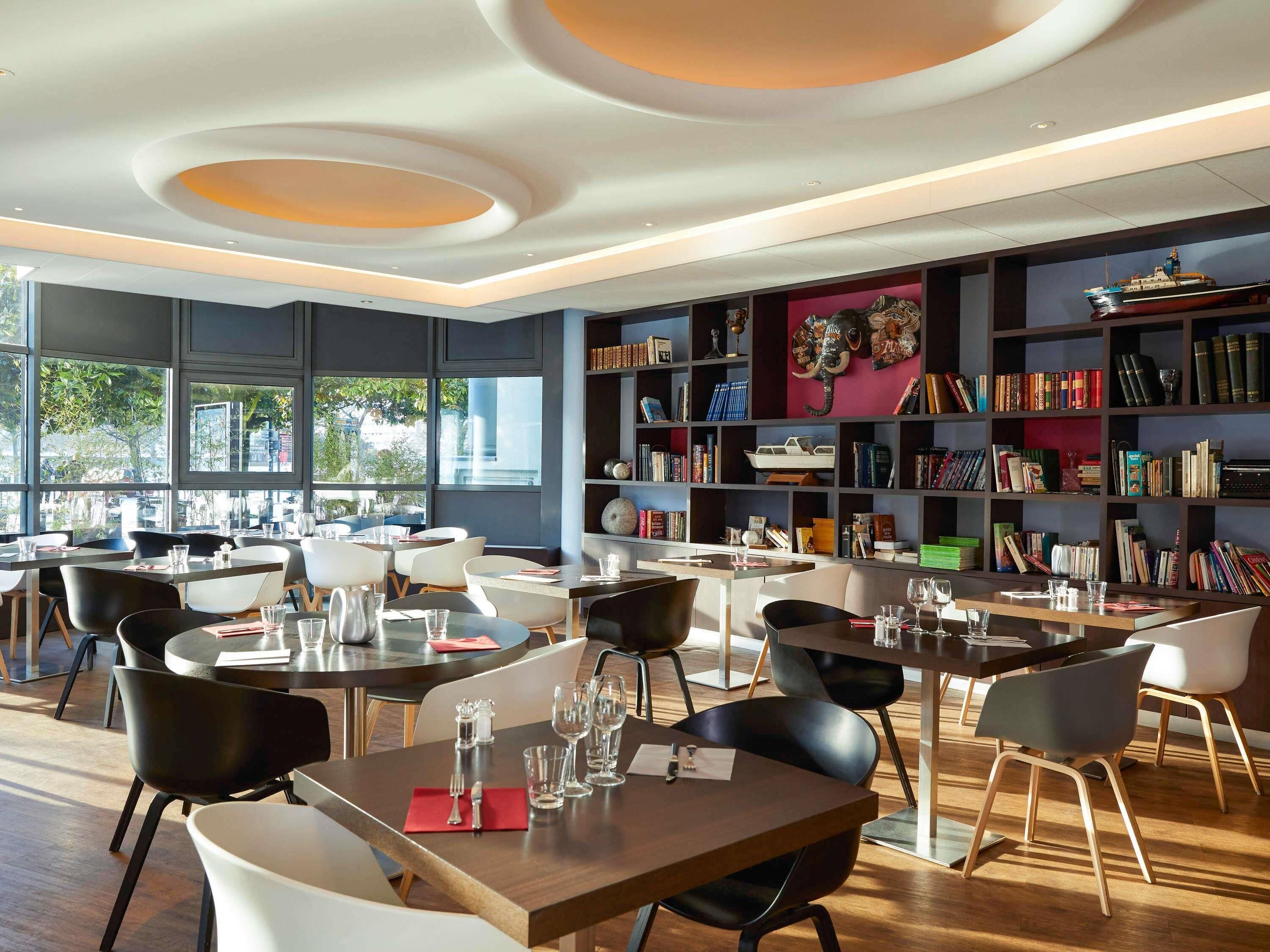 Breakfast, lunch, dinner served; French cuisine 