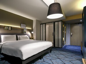 Privilege, Premium Room, 1 King Bed | Premium bedding, pillow-top beds, in-room safe, desk - Mercure Nantes Centre Gare (Nantes)