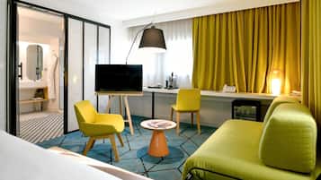 Family Suite, 1 King Bed with Sofa bed | Premium bedding, pillow-top beds, in-room safe, desk