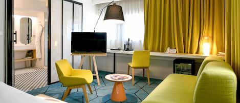 Family Suite, 1 King Bed with Sofa bed | Premium bedding, pillow-top beds, in-room safe, desk