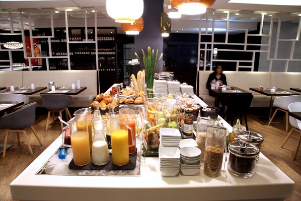Daily buffet breakfast (EUR 20.5 per person)