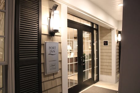 Hall. Port Inn & Suites Kennebunk, an Ascend Collection Hotel