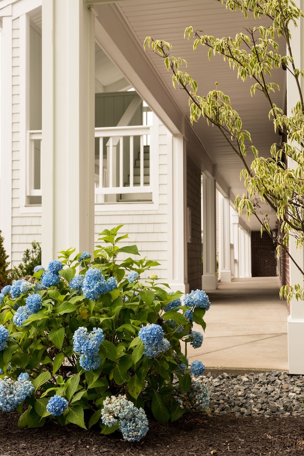 Exterior detail - Port Inn & Suites Kennebunk, an Ascend Collection Hotel (Kennebunk)