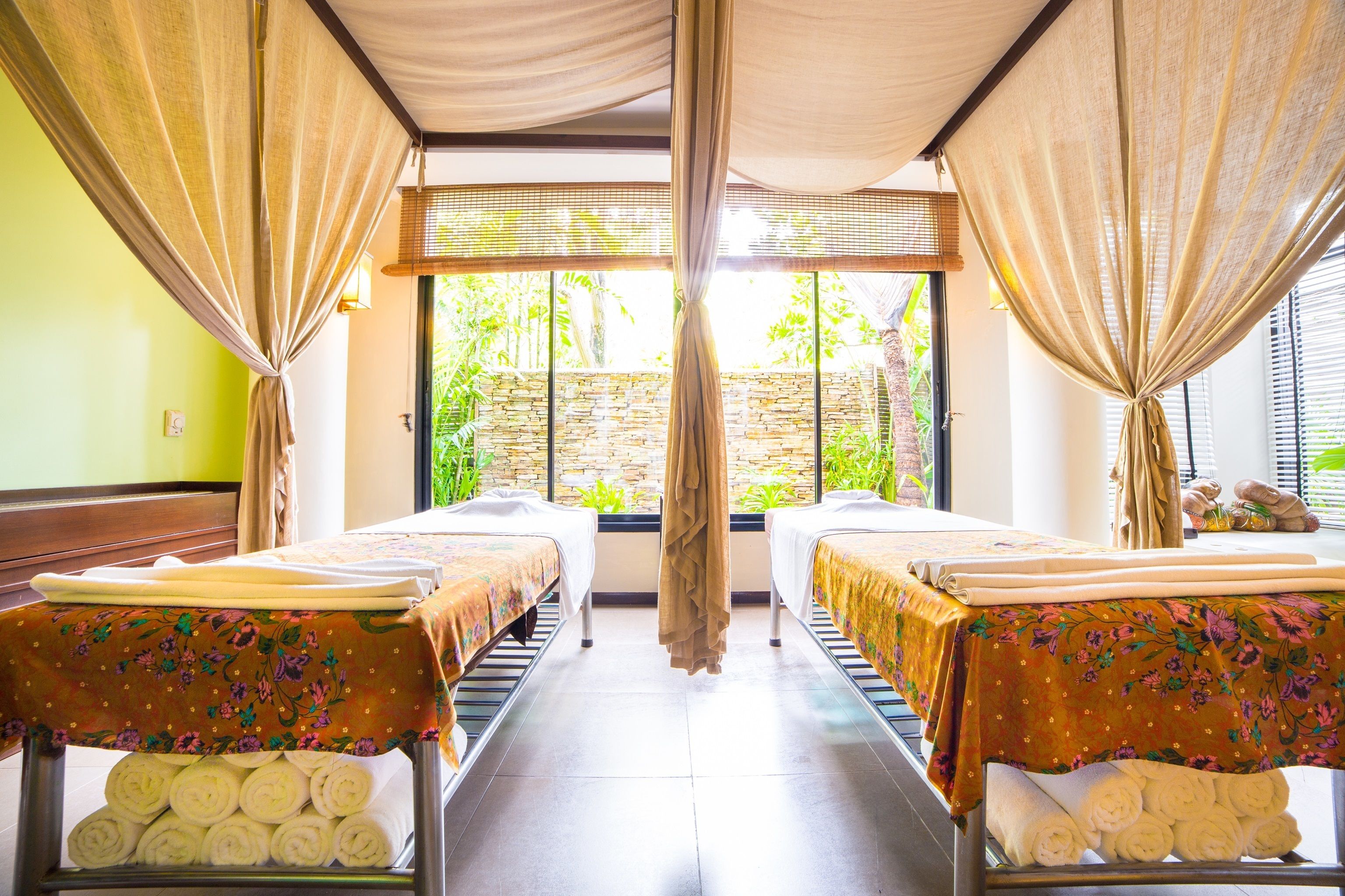 sauna, body treatments, aromatherapy, body wraps, body scrubs, facials