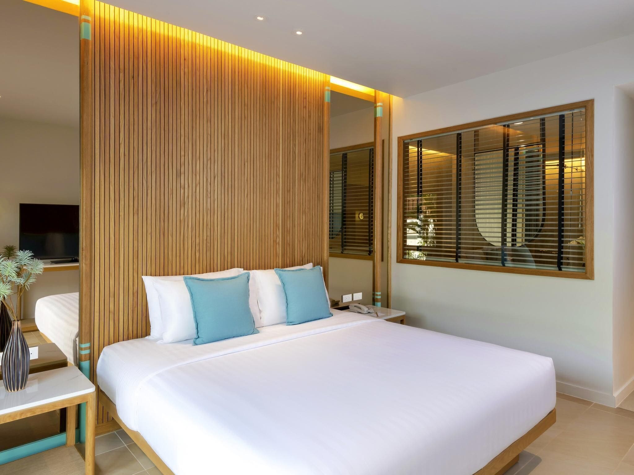 Premier Suite, 1 Double Bed with Sofa bed, Sea View (Living room) | Minibar, in-room safe, desk, iron/ironing board