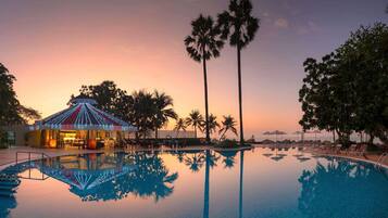 3 piscinas al aire libre