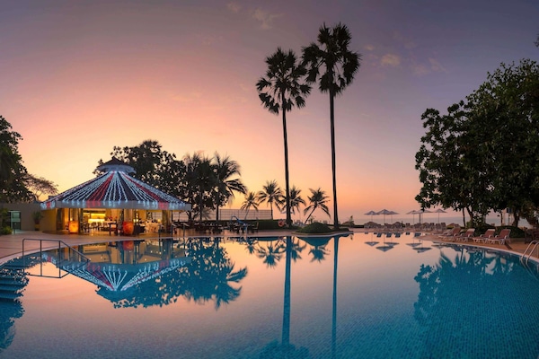 3 outdoor pools