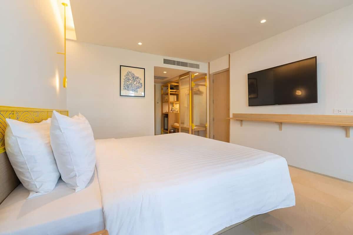Chambre Supérieure, 1 très grand lit, vue jardin | Minibar, coffres-forts dans les chambres, bureau