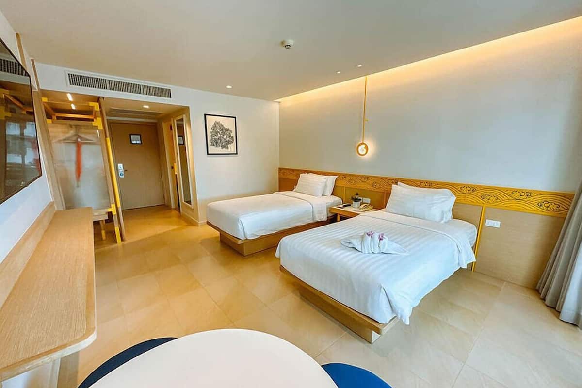 Chambre Deluxe, 2 lits une place, vue jardin | Minibar, coffres-forts dans les chambres, bureau