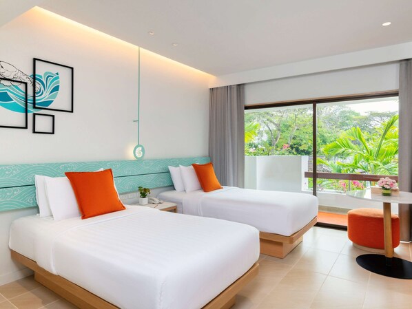 Quarto premier, 2 camas de solteiro, vista para o jardim | Frigobar, cofres nos quartos, escrivaninha