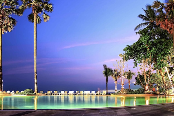 3 outdoor pools