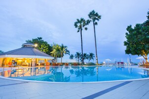 3 piscinas al aire libre
