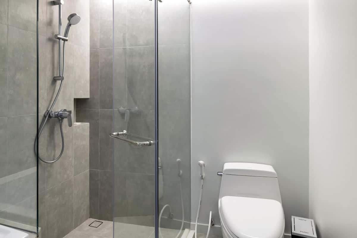 Minibar, in-room safe, desk, iron/ironing board