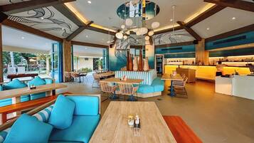 2 restaurants, lunch, dinner served; international cuisine