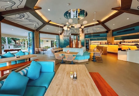 2 restaurants; lunch and dinner served . Novotel Rayong Rim Pae Resort